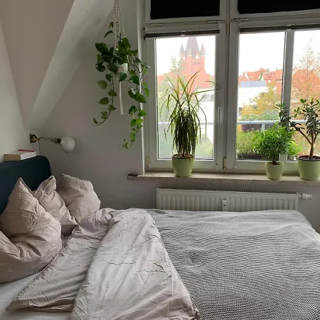 Dachgeschoss-apartment Im Paulusviertel Mit Blick Auf Kirche Halle (Saale)